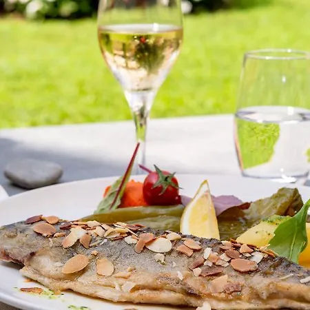 The Originals Residence, Les Strelitzias アパートホテル 4*