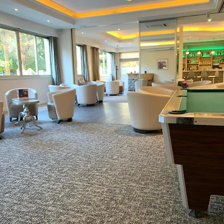 アパートホテル The Originals Residence, Les Strelitzias 4*