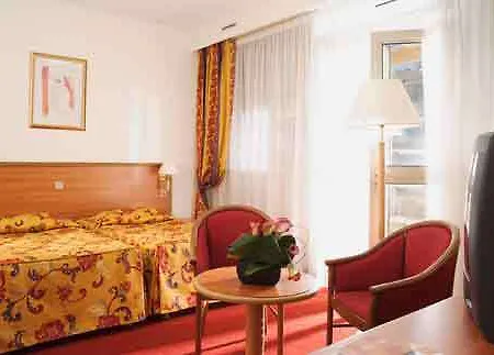 The Originals Residence, Les Strelitzias アパートホテル 4*