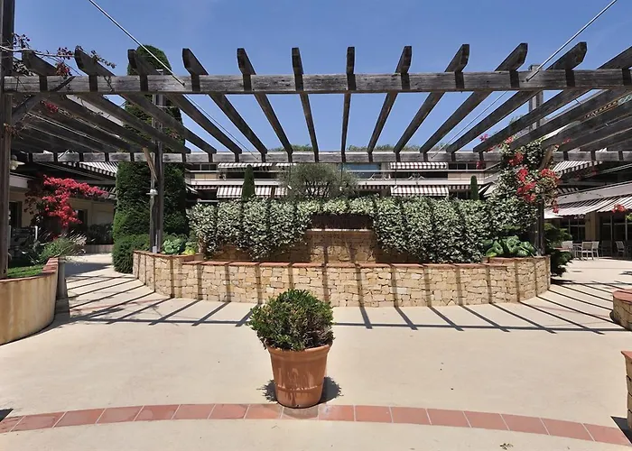 The Originals Residence, Les Strelitzias جوان ليه باه