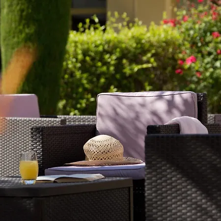 Aparthotel The Originals Residence, Les Strelitzias