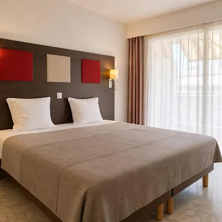 Apartmanhotel The Originals Residence, Les Strelitzias 4*