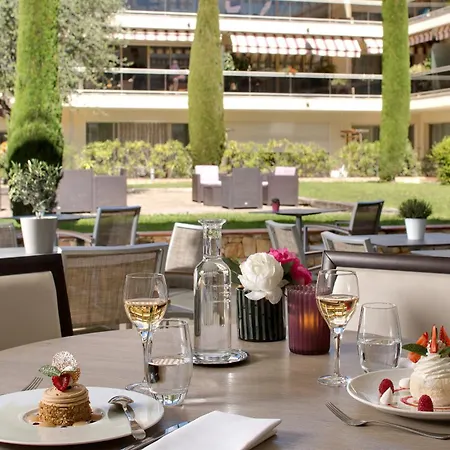 Appart hôtel The Originals Résidence, Les Strélitzias 4*