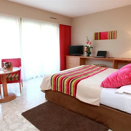 Hotel apartamentowy The Originals Residence, Les Strelitzias Juan-les-Pins