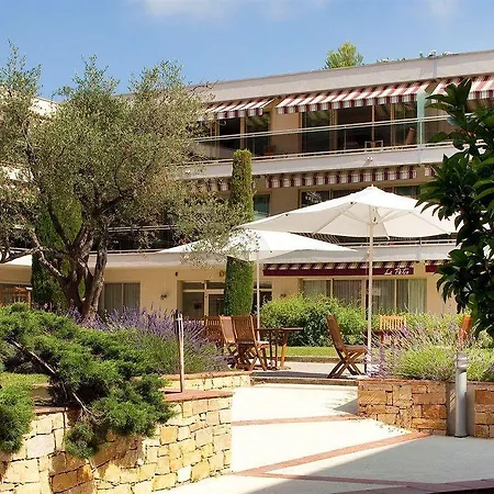 Hotel apartamentowy The Originals Residence, Les Strelitzias
